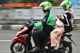 Hukum Ojek Membonceng Perempuan yang Bukan Mahram: Penjelasan Lengkap